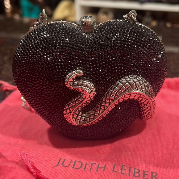 RARE Judith Leiber Heart & Snake Miniaudiere - Picture 4 of 12